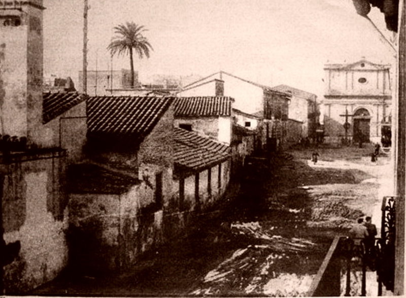 Imagen histórica de la plaza de Benimaclet con la iglesia parroquial al fondo. Fuente: Internet.